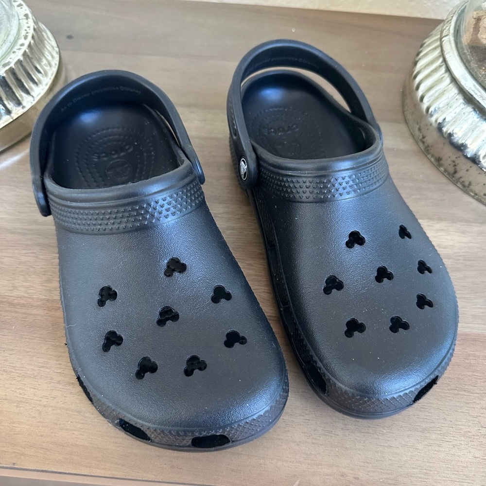 CROCS! Black Disney! Women’s 8/Men’s 6